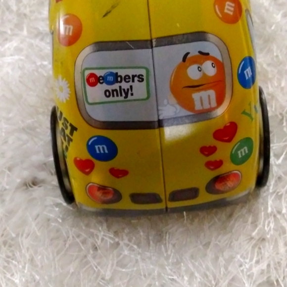 M&M's Volkswagen beetle yellow tin car - Picture 4 of 5